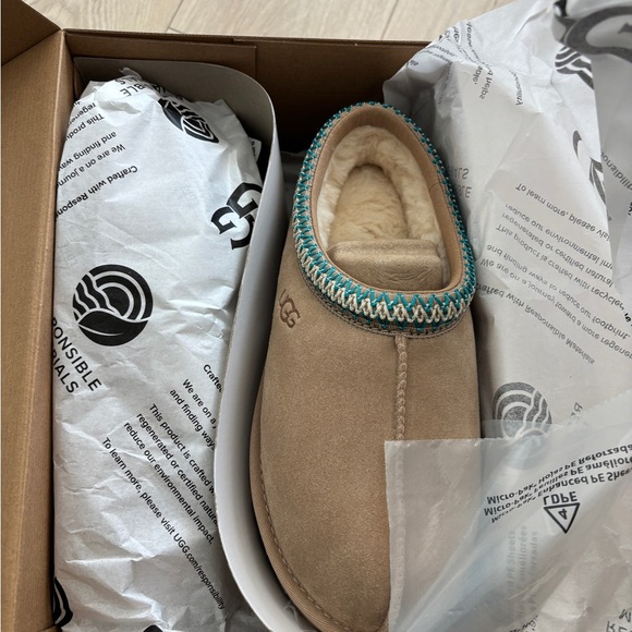 Brand New UGG Tasman in Driftwood - Picture 6 of 7